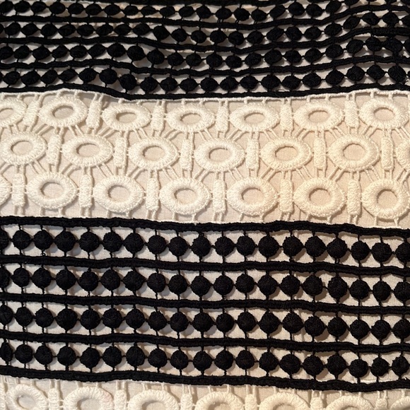 Beautiful embroidery top by Talbots size small - Picture 2 of 2